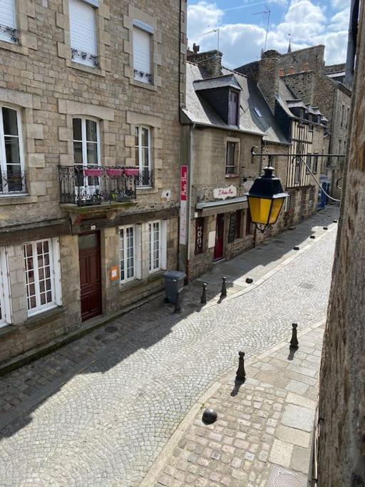 Appartement En Plein Coeur Historique De Динан Екстериор снимка